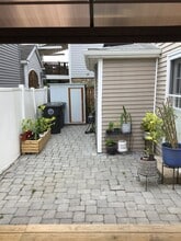 8 Maddox Ave in Milford, CT - Building Photo - Building Photo