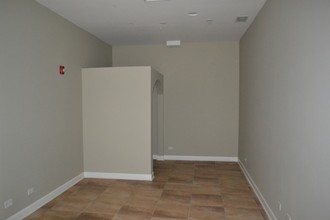 3556 Western Ave in Highland Park, IL - Foto de edificio - Interior Photo