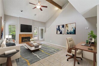 8005 Hood Cir in Austin, TX - Building Photo - Building Photo