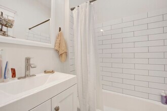 1016 W Dakin St, Unit 3 in Chicago, IL - Building Photo - Building Photo