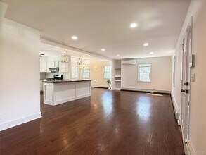 18 Bayles Ave in Stony Brook, NY - Building Photo - Building Photo