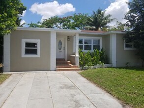 1085 NW 133rd St in North Miami, FL - Building Photo - Building Photo