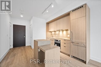 6 Greenbriar Rd in Toronto, ON - Building Photo - Building Photo