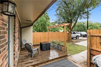 2810 Forest Bend Dr in Bryan, TX - Building Photo - Building Photo