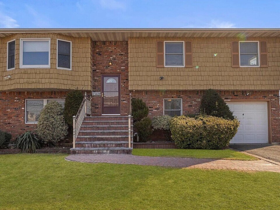 56 Easton Ave in North Babylon, NY - Building Photo