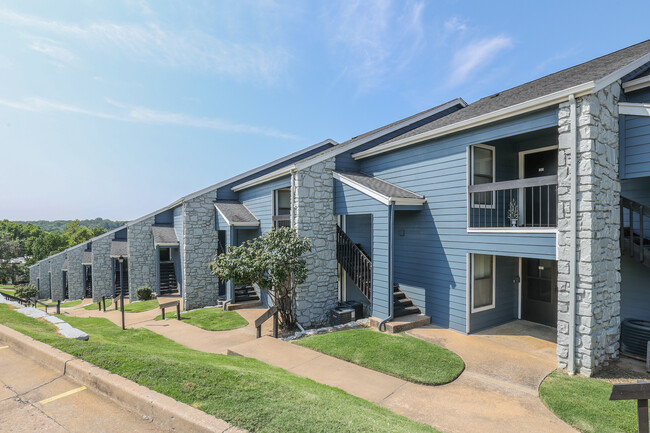 The Arden Hills in Tulsa, OK - Building Photo - Building Photo