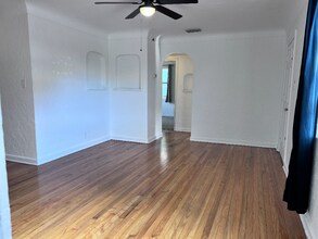 2179 22nd Ave N in St. Petersburg, FL - Foto de edificio - Building Photo