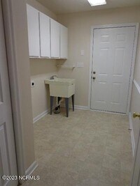 331 Richmond Dr photo'