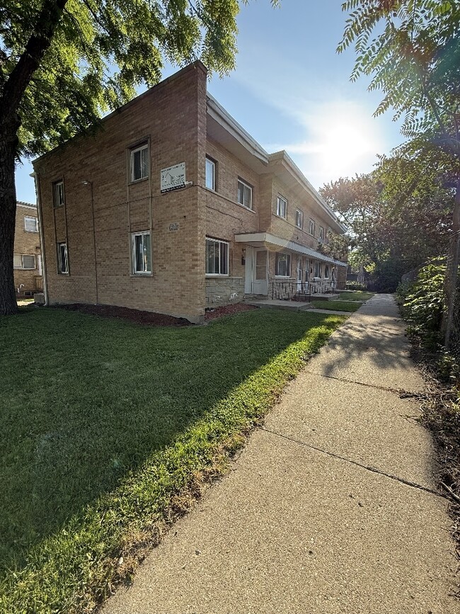 1427 Hervey Ave in North Chicago, IL - Building Photo - Building Photo