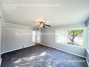 2290 Suncrest Dr in Cuyahoga Falls, OH - Building Photo - Building Photo