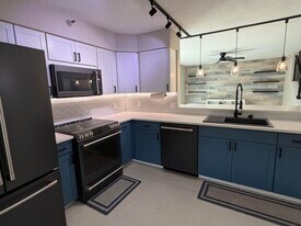 117 Yacht Club Way in Hypoluxo, FL - Building Photo