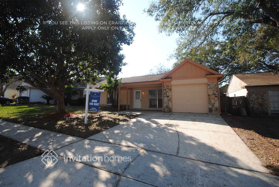 402 Regal Park Dr in Valrico, FL - Building Photo