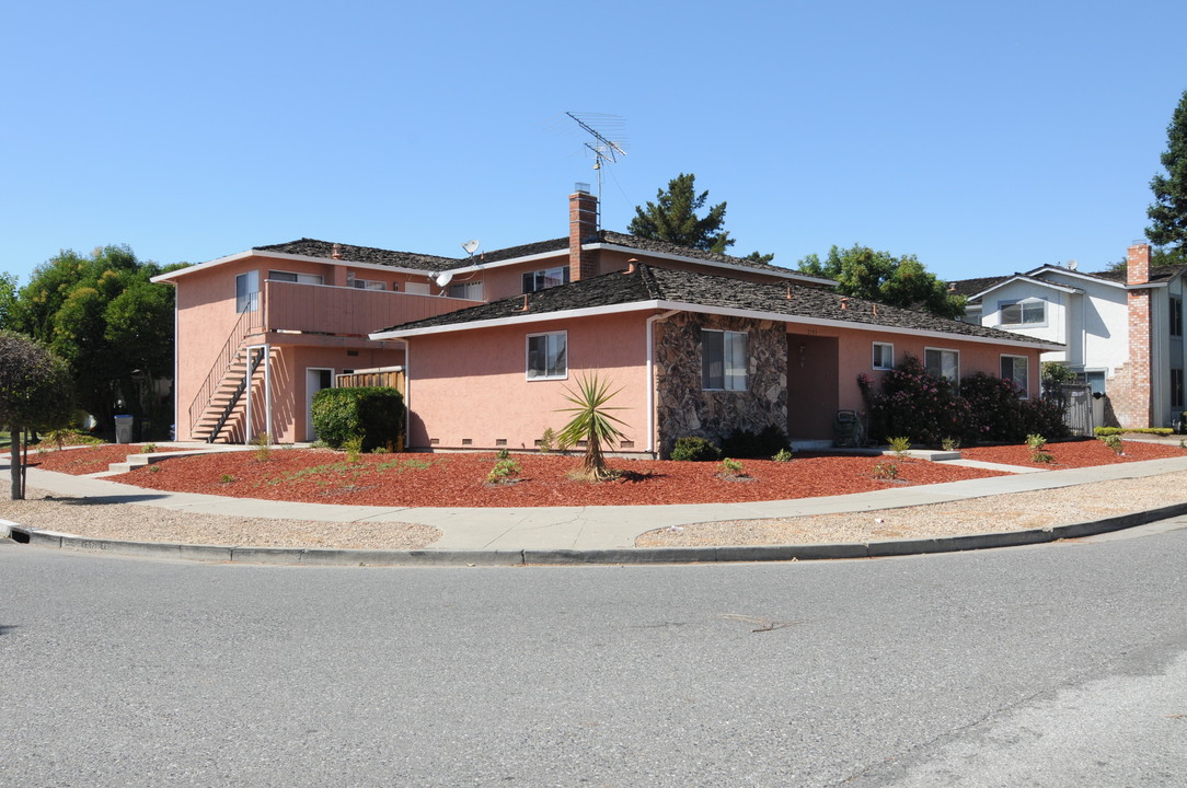 5743 Chesbro Avenue in San Jose, CA - Building Photo