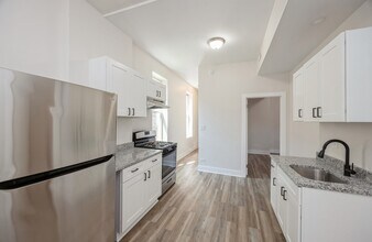 2442 S Kedzie Ave in Chicago, IL - Building Photo - Building Photo