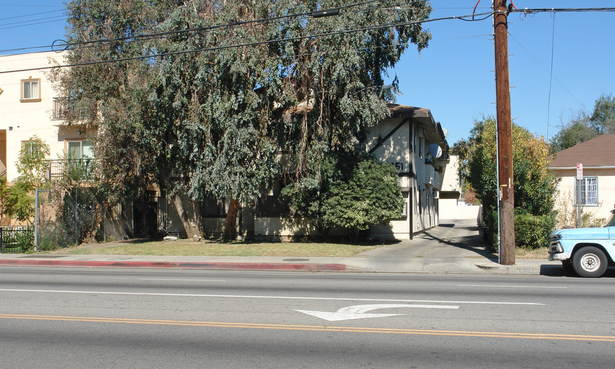 14651 Vanowen St in Van Nuys, CA - Building Photo