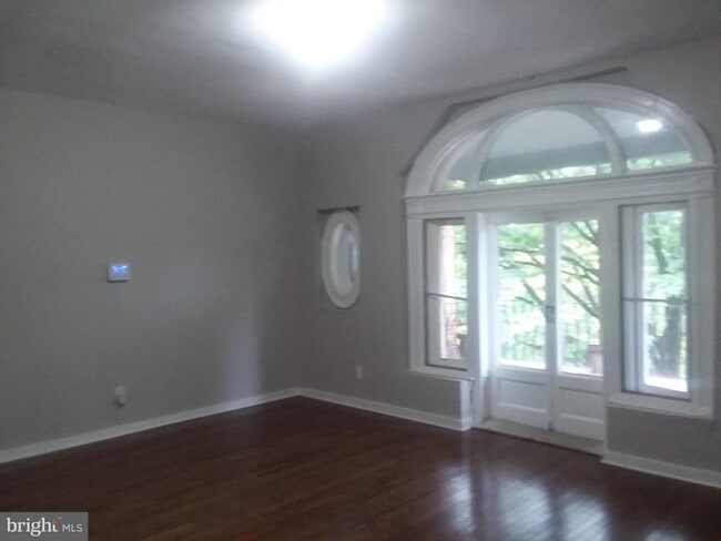 2012 Mt Royal Terrace in Baltimore, MD - Building Photo - Building Photo