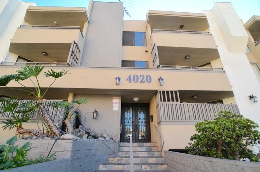 5th Street Apartments- Luxurious Bedrooms with Covered Parking! Call Now! in Los Angeles, CA - Building Photo