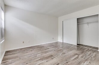 3930 Portland St in Irving, TX - Foto de edificio - Building Photo