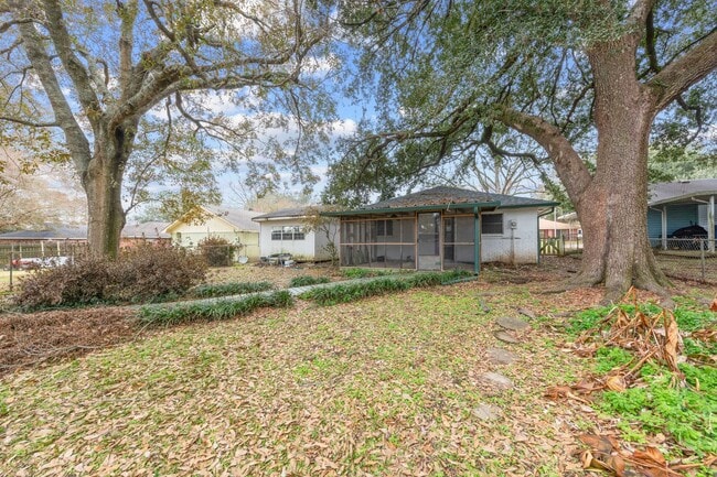 137 Amber St in Lafayette, LA - Building Photo - Building Photo