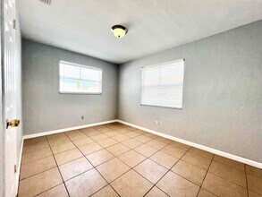 4220 38th Ave N in St. Petersburg, FL - Building Photo - Building Photo