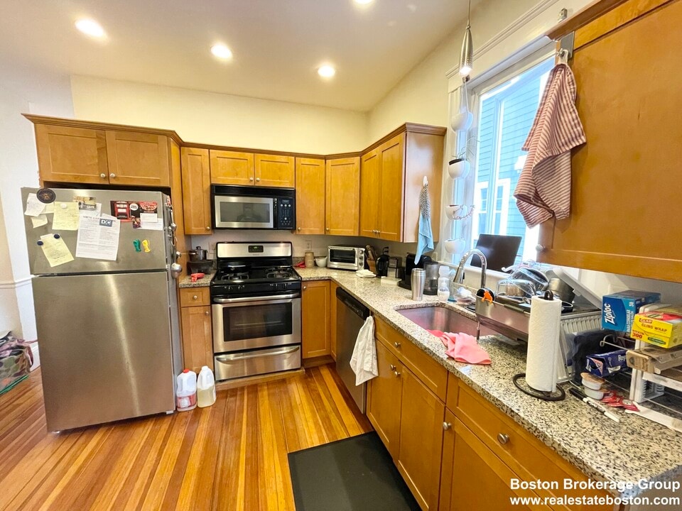 14 Edison Grn, Unit 1 in Boston, MA - Building Photo