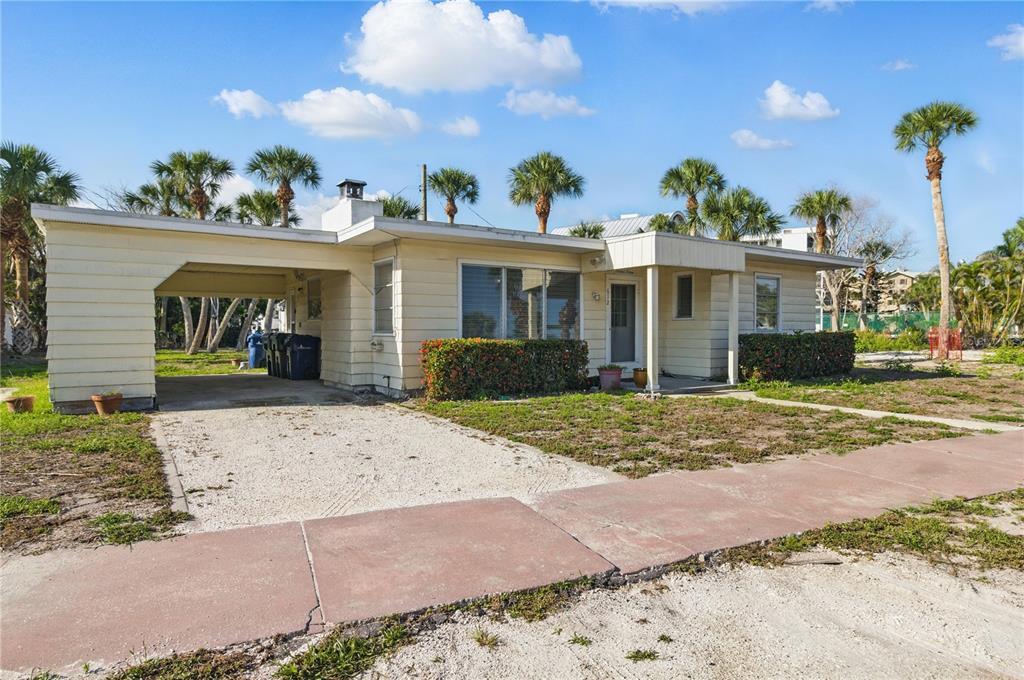 612 Canal Rd in Siesta Key, FL - Building Photo