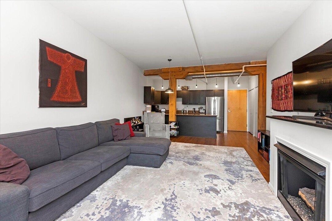 1735 W Diversey Pkwy in Chicago, IL - Building Photo