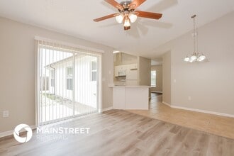 915 Leeward Dr in Deltona, FL - Foto de edificio - Building Photo