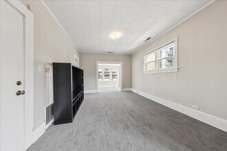 1013 Maple Ave in Downers Grove, IL - Foto de edificio - Building Photo