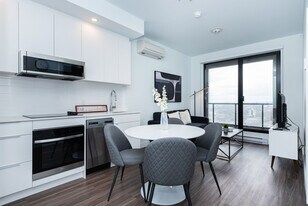1350 Boul. René-Lévesque O in Montréal, QC - Building Photo