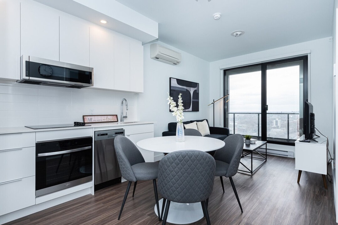 1350 Boul. René-Lévesque O in Montréal, QC - Building Photo