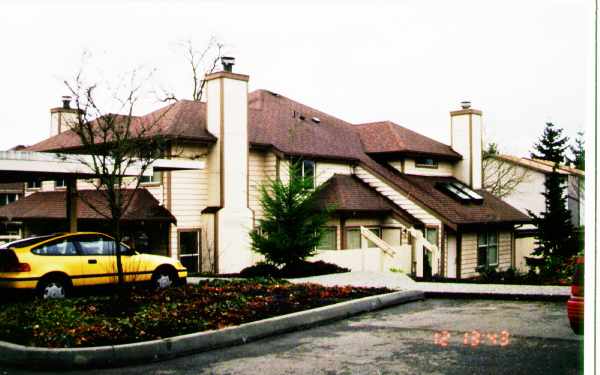 12711 NE 132nd St in Kirkland, WA - Foto de edificio