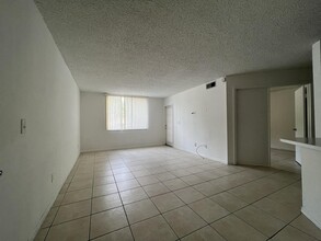 4015 W McNab Rd in Pompano Beach, FL - Building Photo - Building Photo