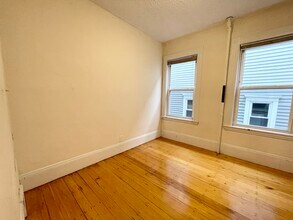 17 Sachem St, Unit 2 in Boston, MA - Foto de edificio - Building Photo