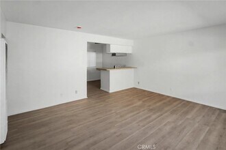 1010 E 32nd St, Unit A in Signal Hill, CA - Building Photo - Building Photo