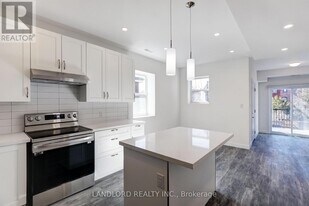 620 Bathurst St in Toronto, ON - Building Photo