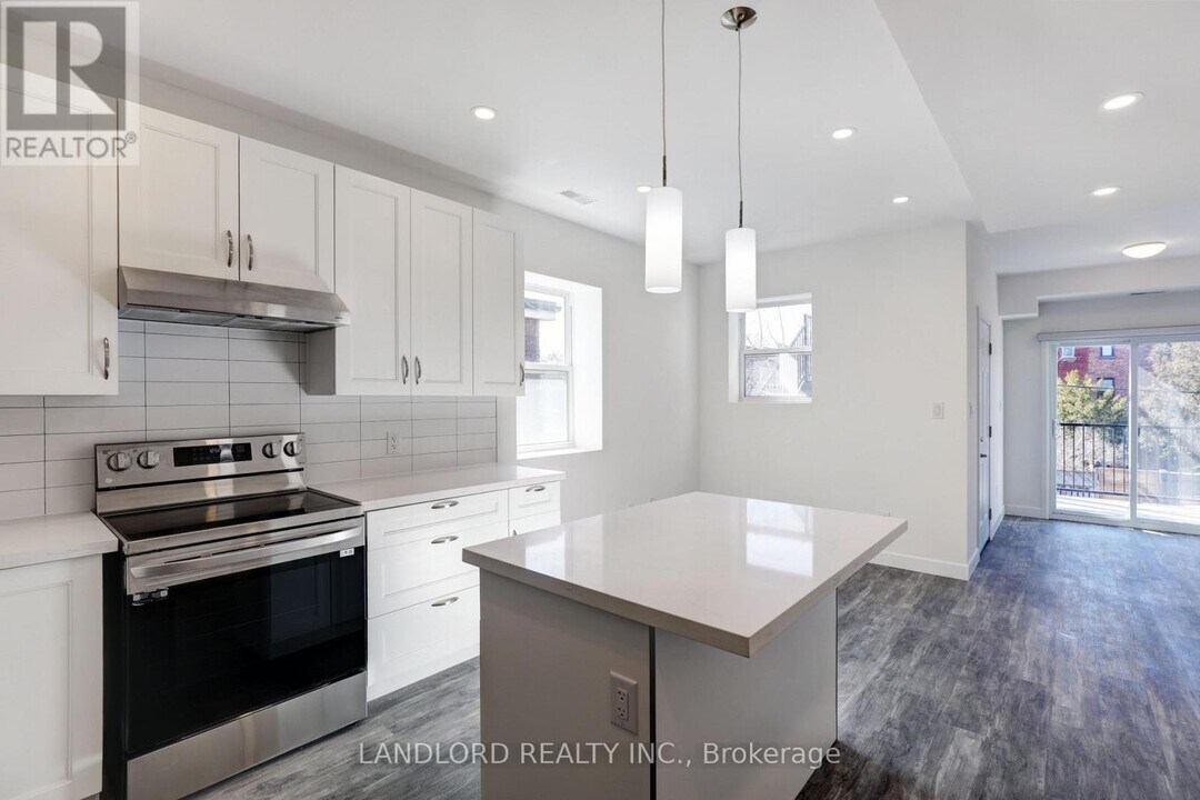 620 Bathurst St in Toronto, ON - Building Photo