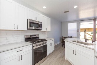 10020 Tate Ln in Tampa, FL - Building Photo - Building Photo