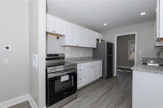 1052 Holly Cir in Forest Park, GA - Building Photo - Building Photo