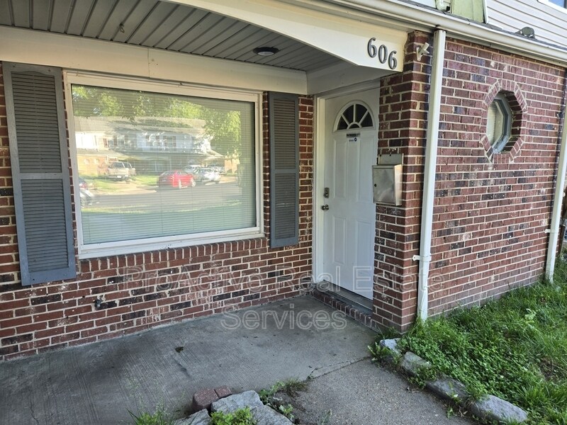 606 Redkirk Ln in Virginia Beach, VA - Building Photo