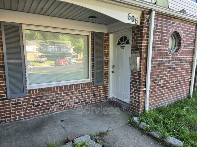 property at 606 Redkirk Ln