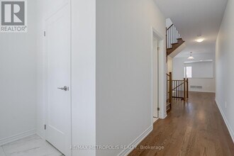1481 Buttercup Ct in Milton, ON - Building Photo - Building Photo