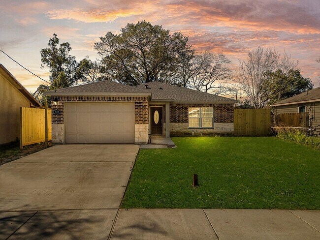 property at 305 E Humble St