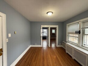 FOREST AVENUE, Unit 2 in Staten Island, NY - Foto de edificio - Building Photo