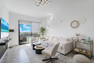 2750 Griffin Rd in Fort Lauderdale, FL - Building Photo