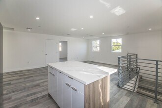543 N Virgil Ave in Los Angeles, CA - Building Photo - Building Photo