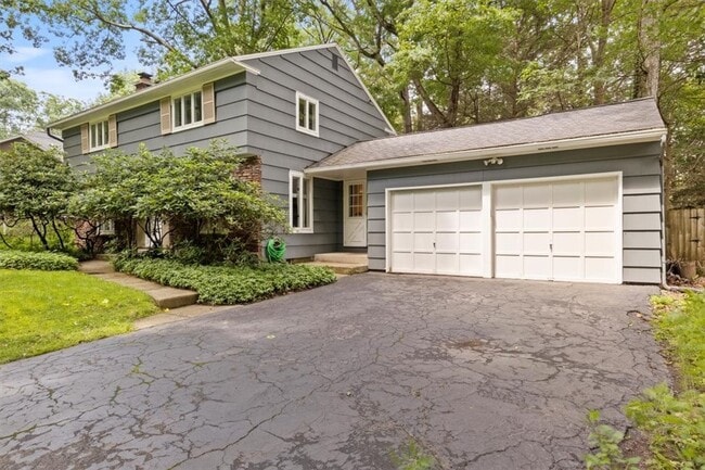 485 Oakridge Dr in Irondequoit, NY - Building Photo - Building Photo