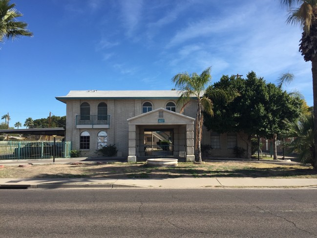 Biltmore 24 in Phoenix, AZ - Building Photo - Building Photo