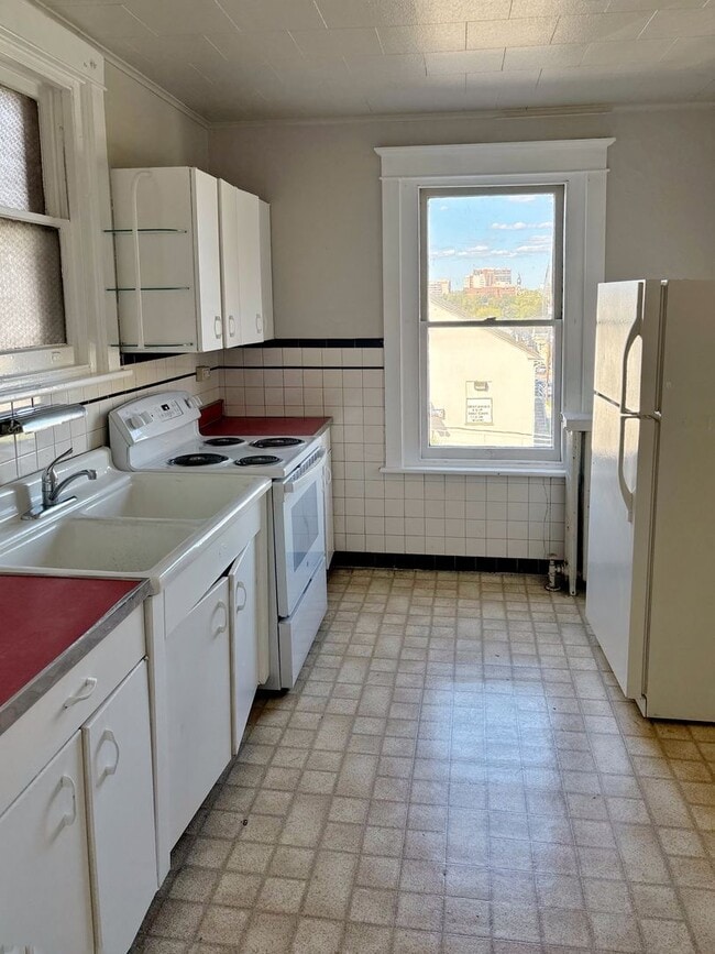 702 St John St in Allentown, PA - Building Photo - Building Photo