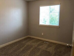 11219 Crescent Oak Way in Sandy, UT - Building Photo - Building Photo